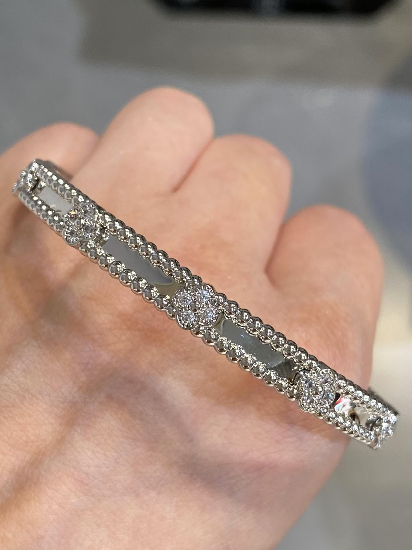 Dupe Van Cleef & Arpels Perlee Sweet Clovers Bracelet Bangle, Medium Model