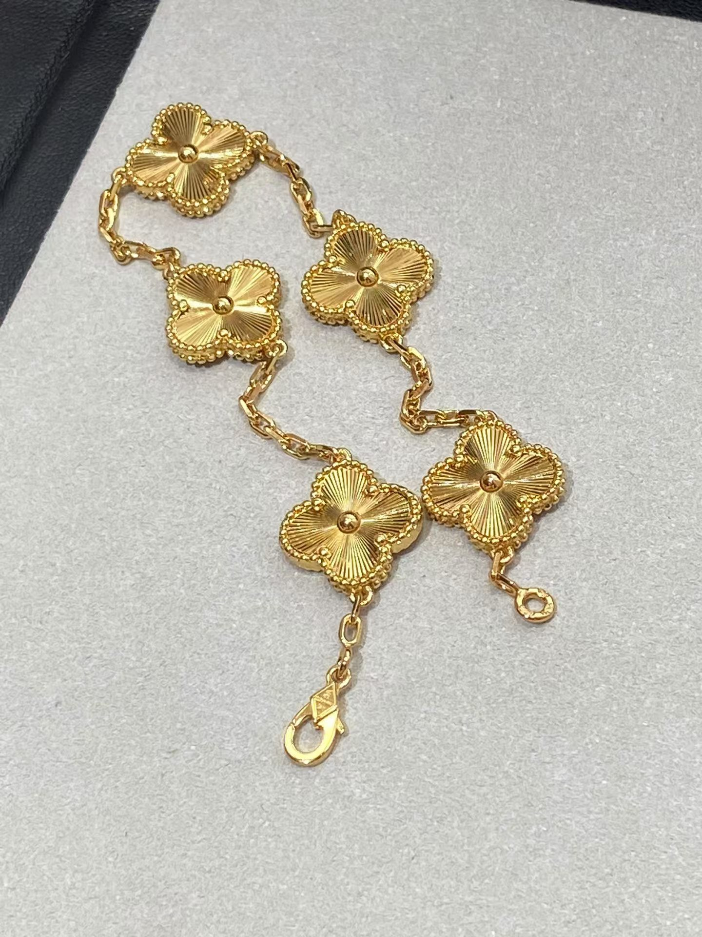 Dupe Van Cleef & Arpels Gold-tone Guilloche Vintage Alhambra Bracelet 5 Motifs