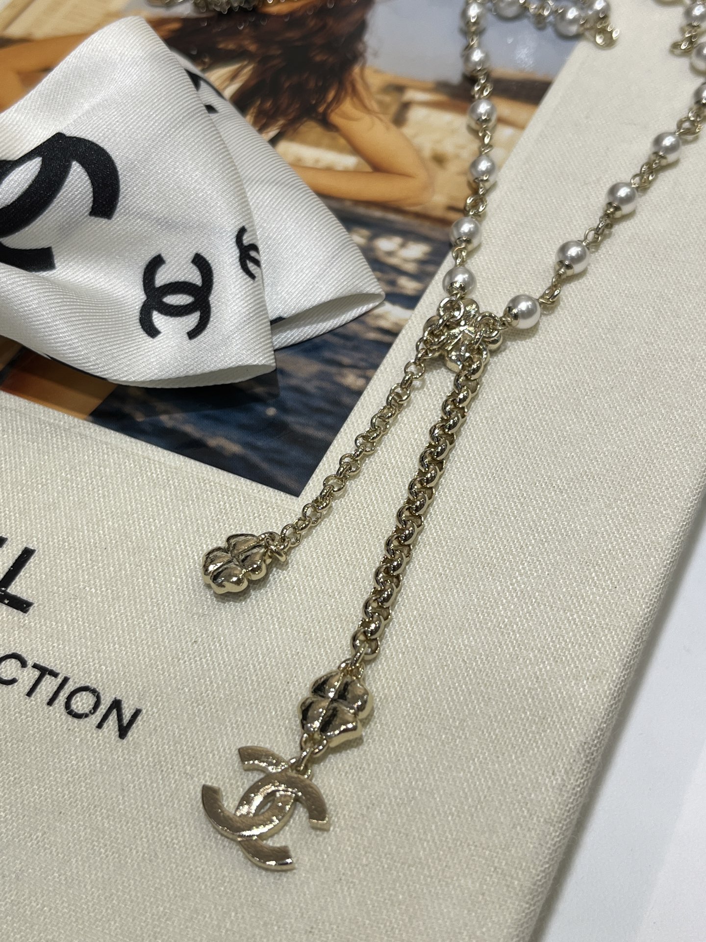 Dupe Chanel Black and White Camellia Tassel Drop Pearl Y Necklace