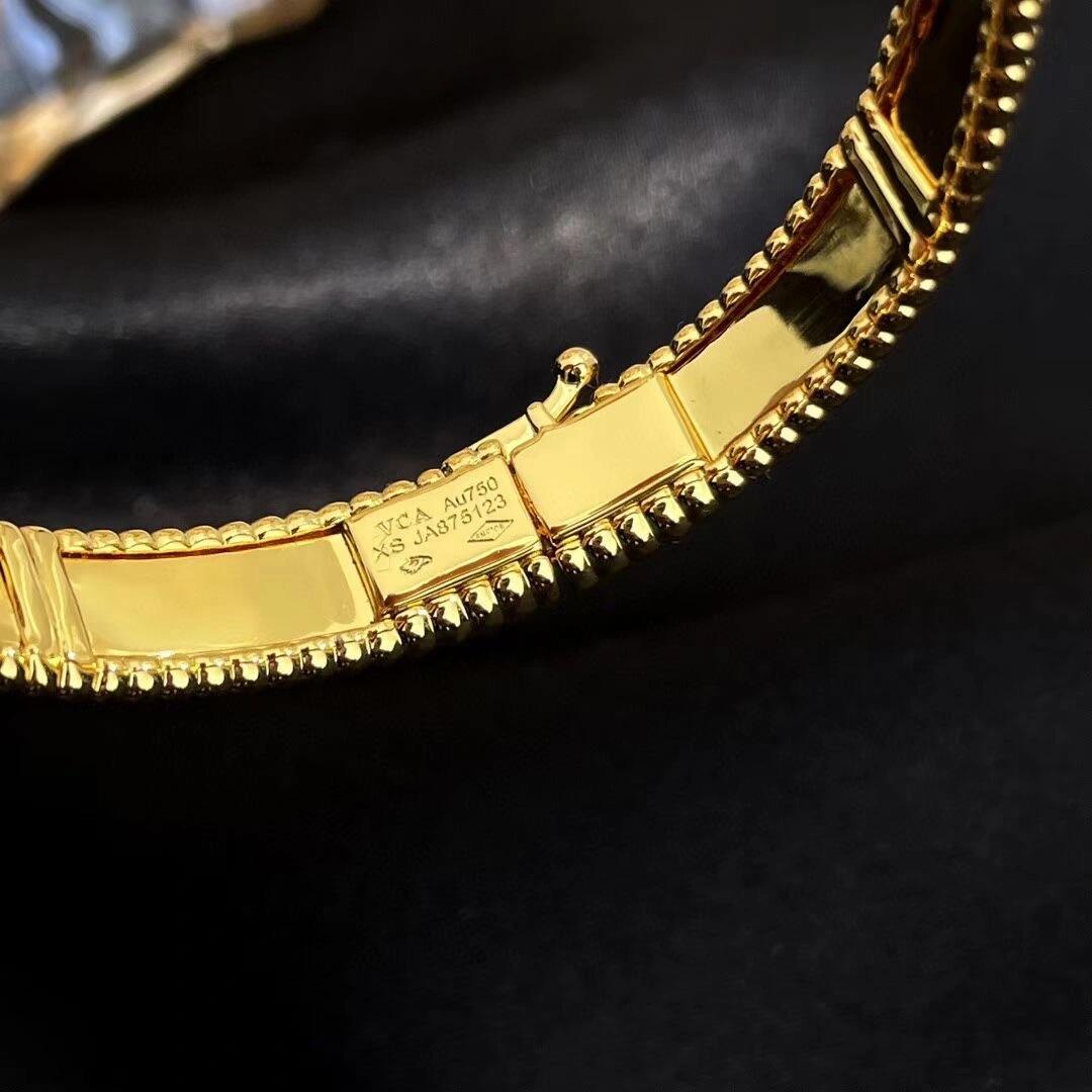 Dupe Van Cleef & Arpels Perlee Signature Bracelet - Medium Bangle