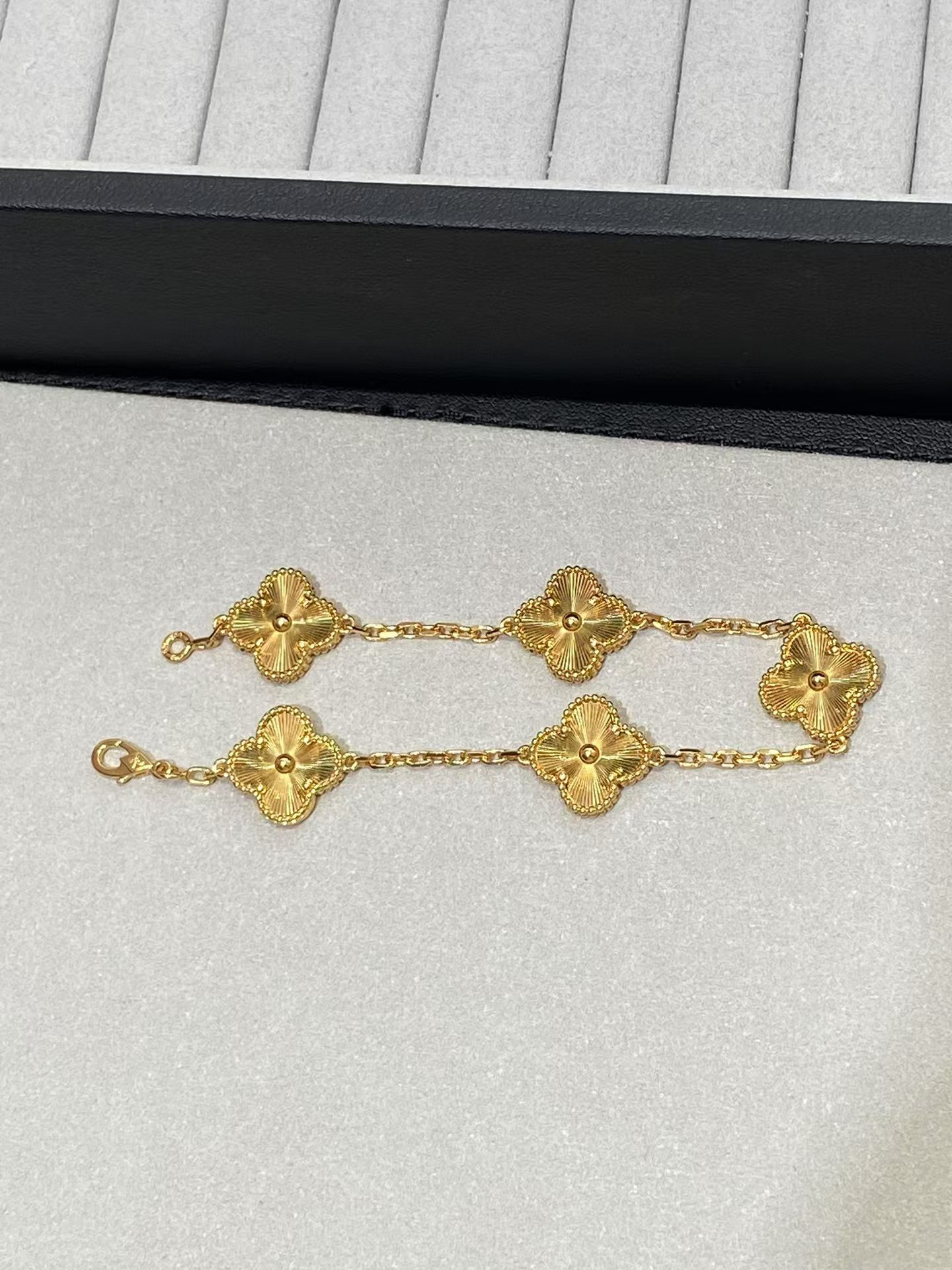 Dupe Van Cleef & Arpels Gold-tone Guilloche Vintage Alhambra Bracelet 5 Motifs