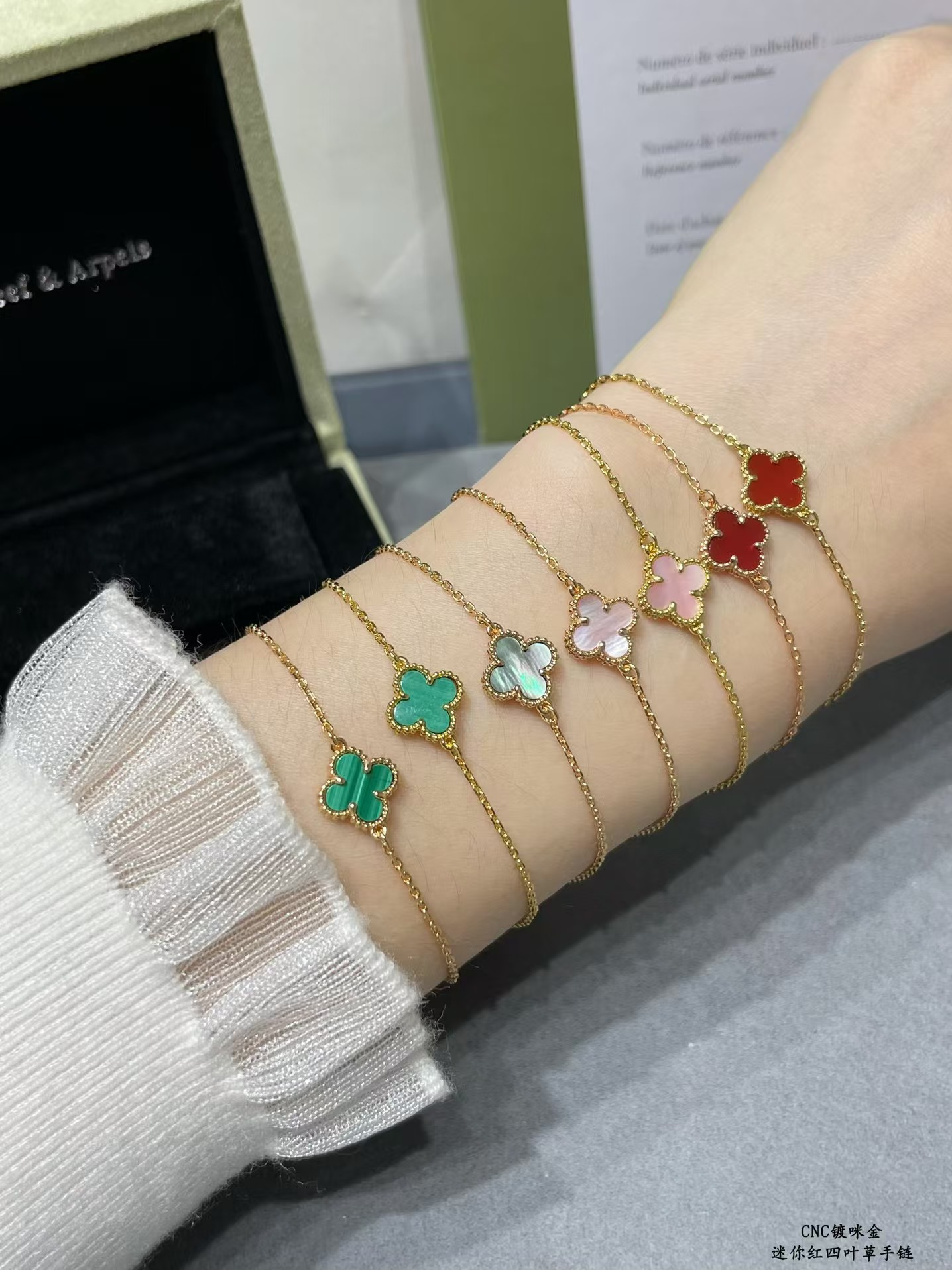 Dupe Van Cleef & Arpels Red Carnelian Clover Sweet Alhambra Bracelet, 1 Motif