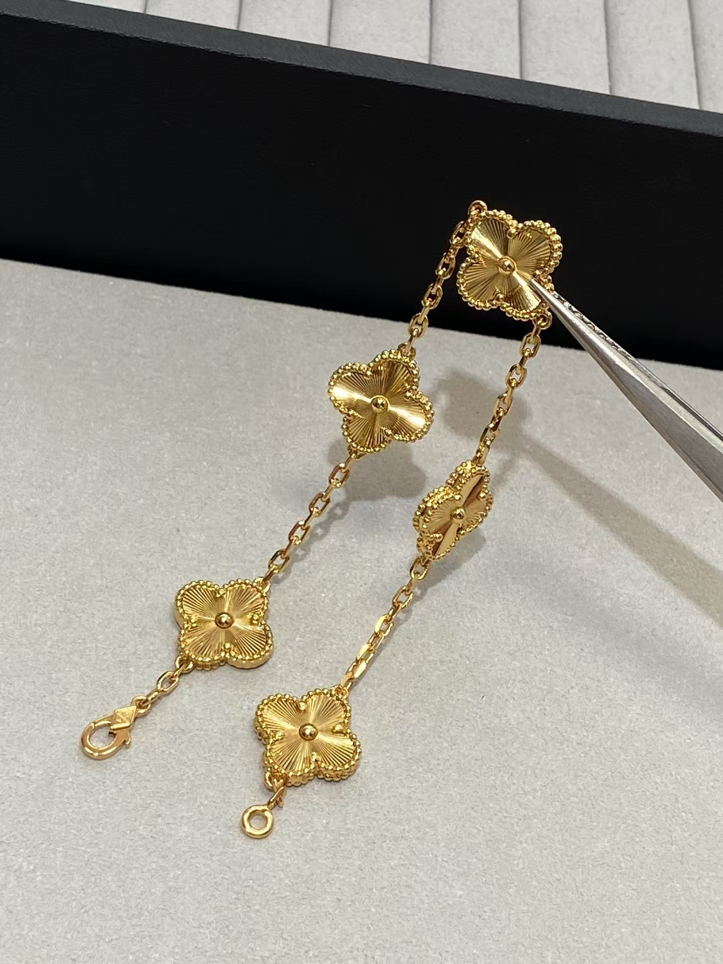 Dupe Van Cleef & Arpels Gold-tone Guilloche Vintage Alhambra Bracelet 5 Motifs