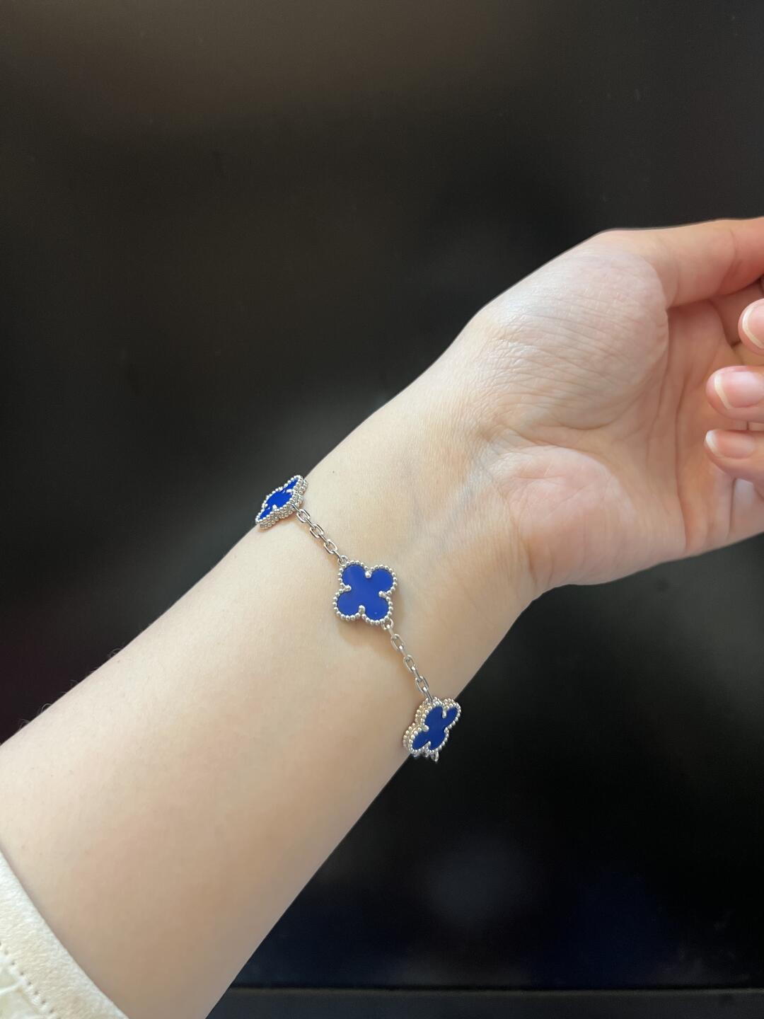 Fake Van Cleef & Arpels Deep Blue Agate Vintage Alhambra Bracelet 5 Motifs