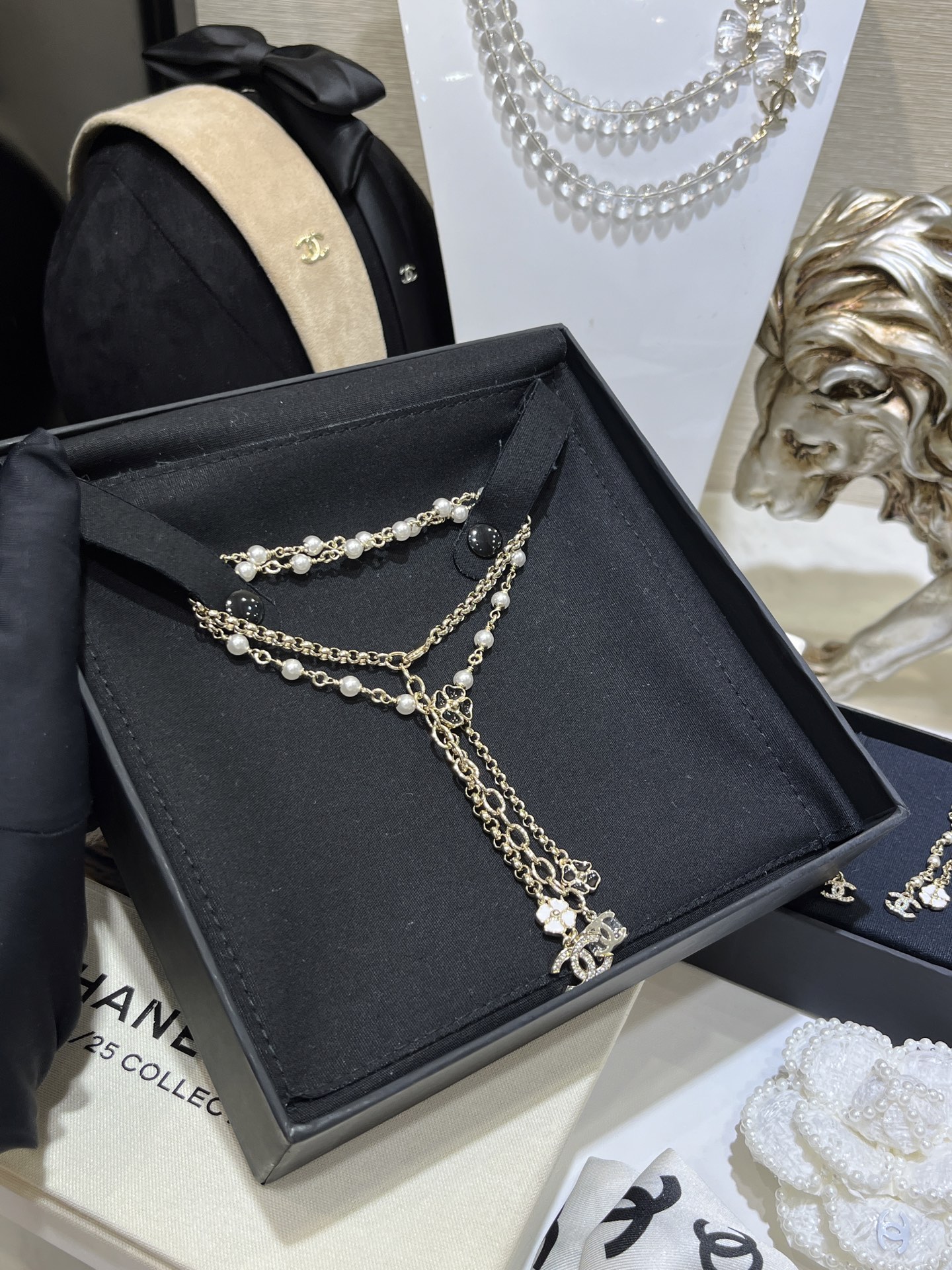 Dupe Chanel Black and White Camellia Tassel Drop Pearl Y Necklace