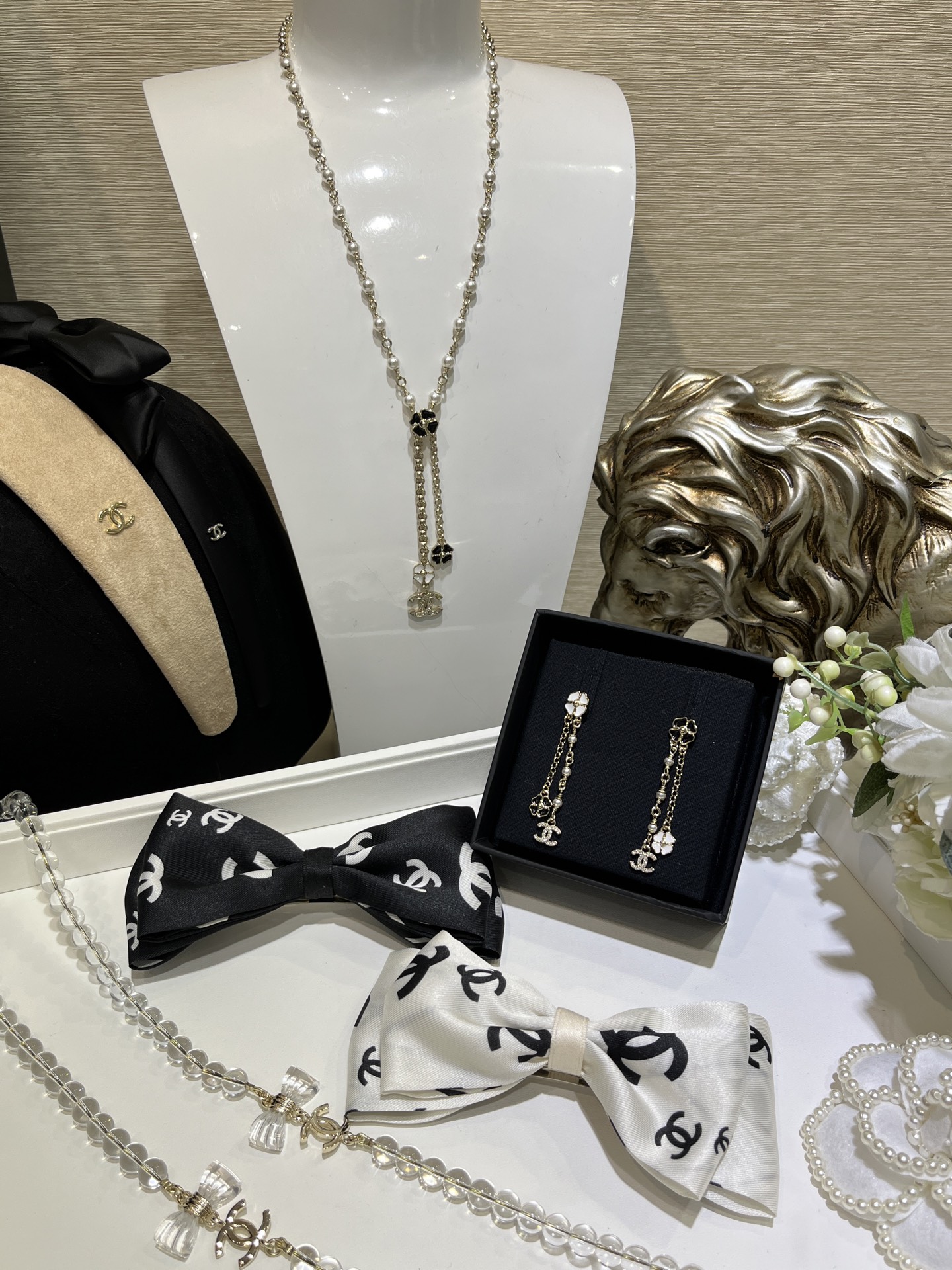 Dupe Chanel Black and White Camellia Tassel Drop Pearl Y Necklace
