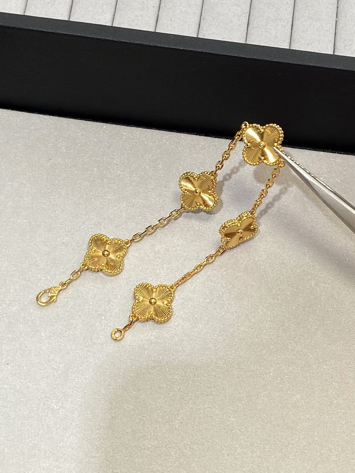 Dupe Van Cleef & Arpels Gold-tone Guilloche Vintage Alhambra Bracelet 5 Motifs