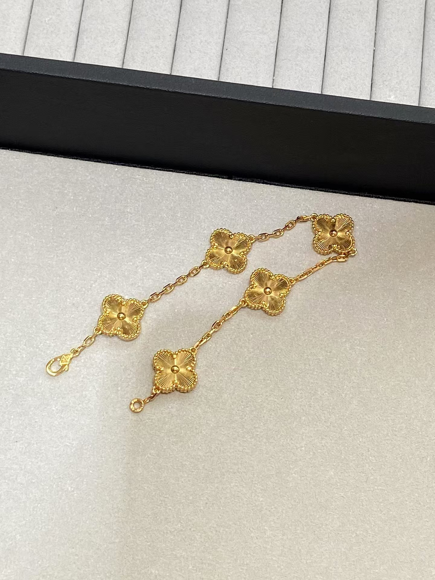 Dupe Van Cleef & Arpels Gold-tone Guilloche Vintage Alhambra Bracelet 5 Motifs