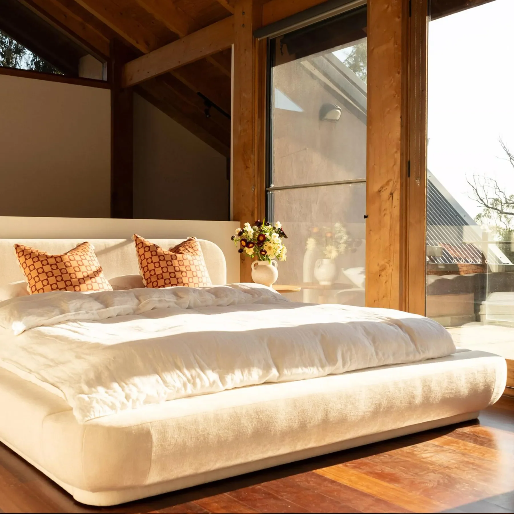 Floss King Bed - Silex Off White