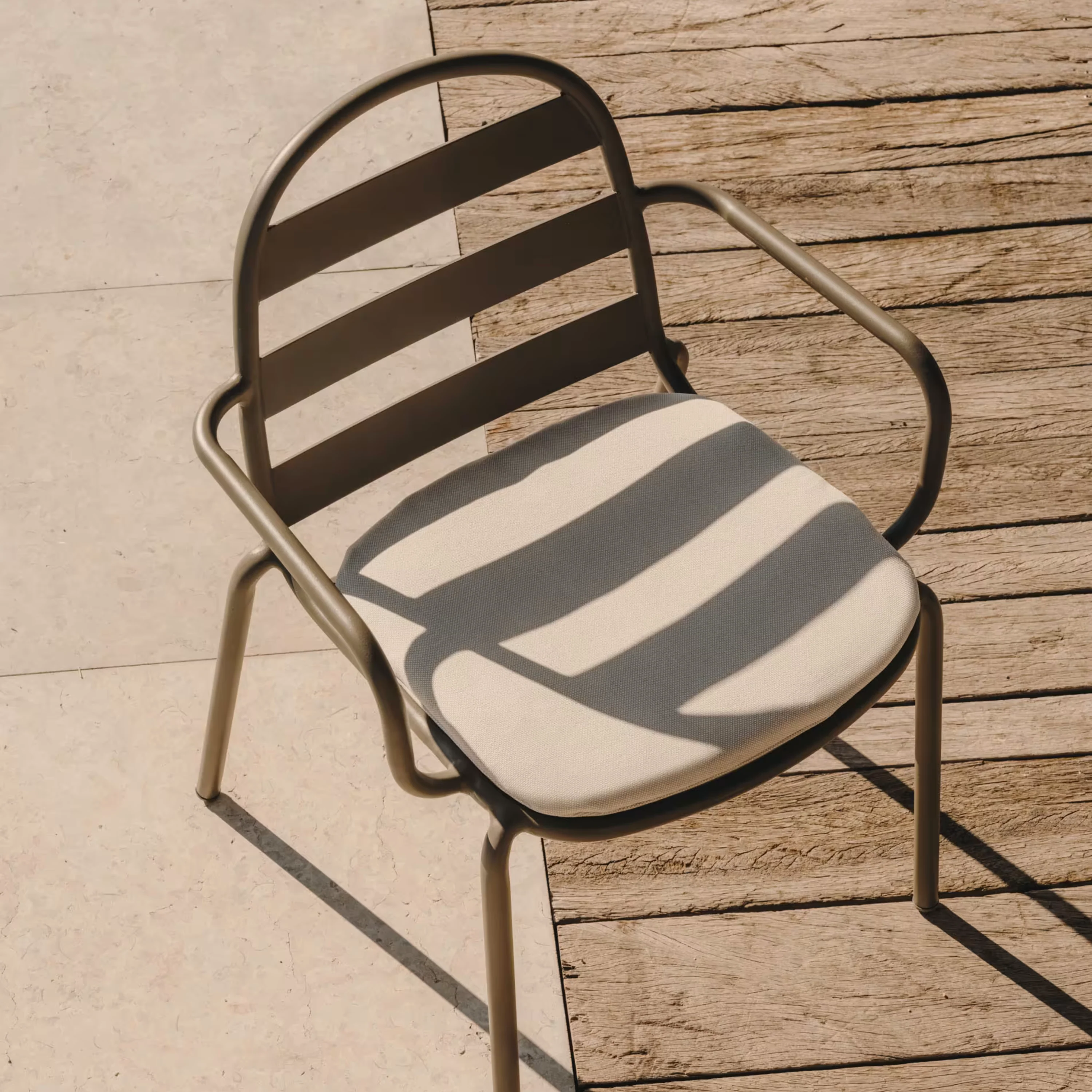 Joncols Outdoor Dining Chair - Green