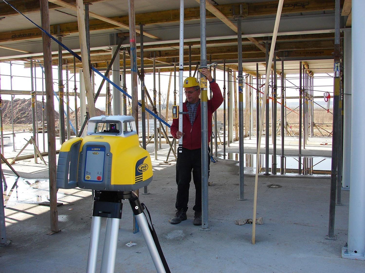 Spectra LL300N-2 Level Kit with HL450 Receiver & Tripod