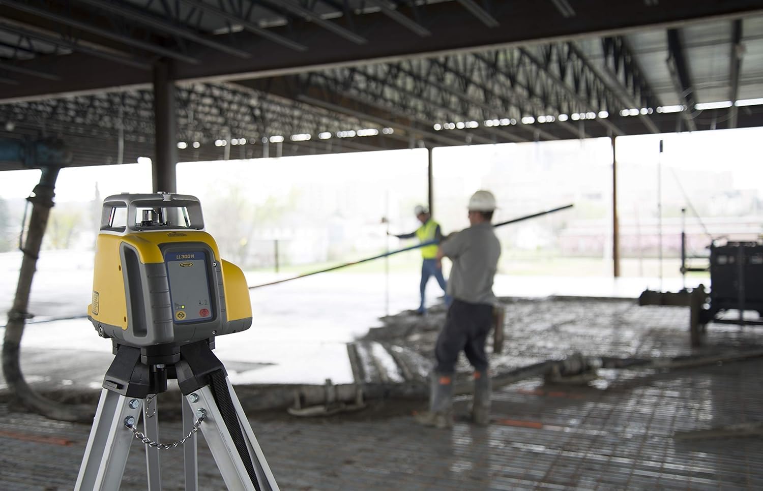 Spectra LL300N-2 Level Kit with HL450 Receiver & Tripod