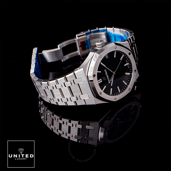 Audemars Piguet Selfwinding 15500ST.OO_.1220ST.03 Replica left side black background