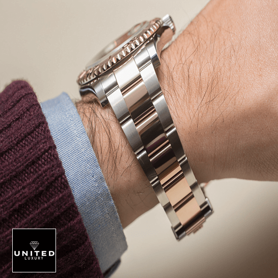 Rolex 116621 Oyster Rose Gold Replica on the man wrist