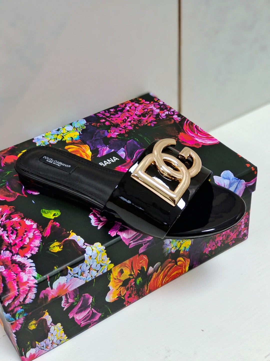 (1:1 replica) Dolce Gabbana Polished Sliders With DG Logo Black For Women DG Shoes