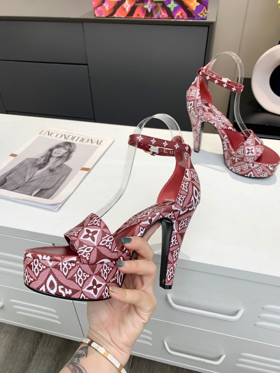 (1:1 replica) Louis Vuitton Women s Afterglow Platform Sandal Dark Red For Women LV