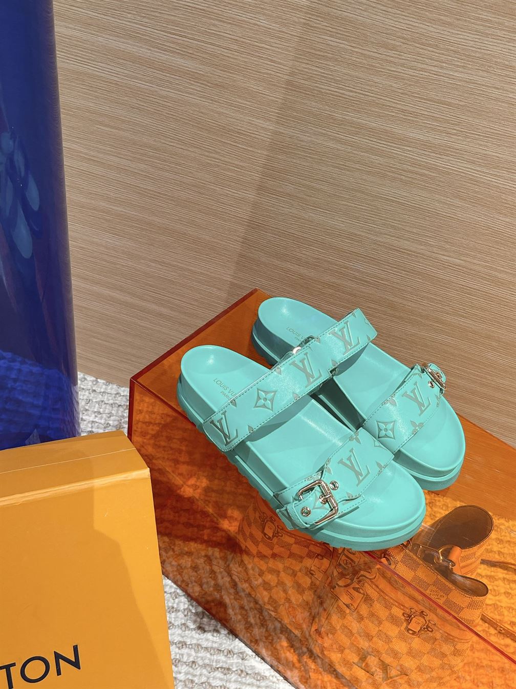 (1:1 replica) LOUIS VUITTON BOM DIA FLAT COMFORT MULE LVSD021