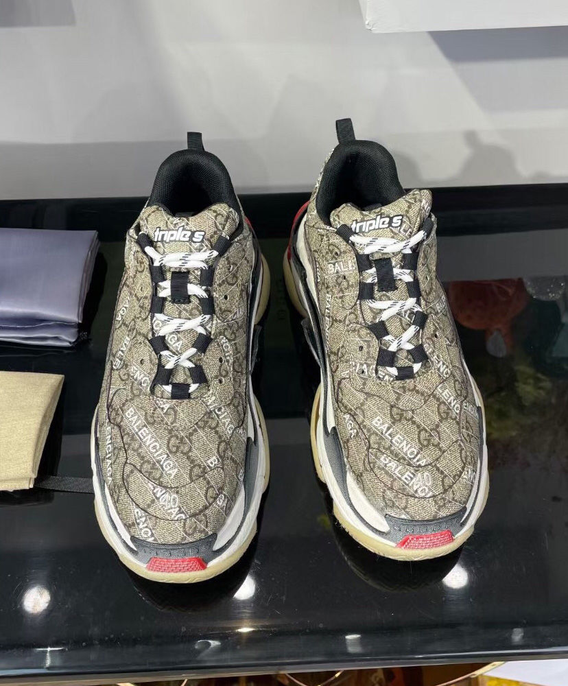 (1:1 replica) Gucci Unisex The Hacker Project Triple S Sneaker 677192 Coffee