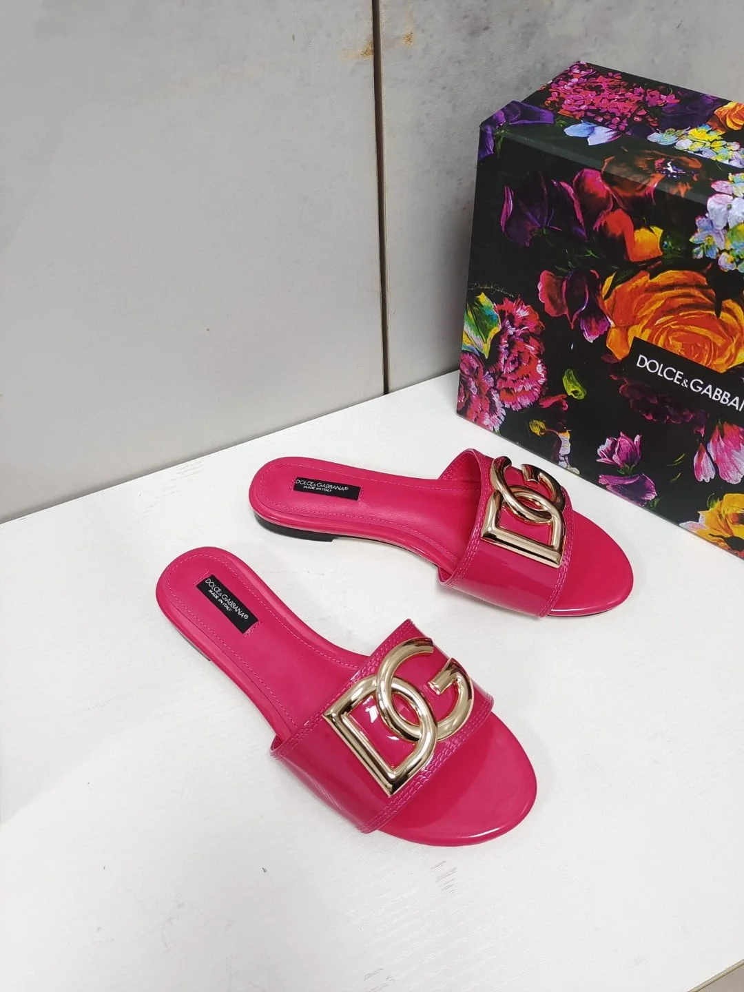 (1:1 replica) Dolce Gabbana Polished Sliders With DG Logo Pink For Women DG Shoes