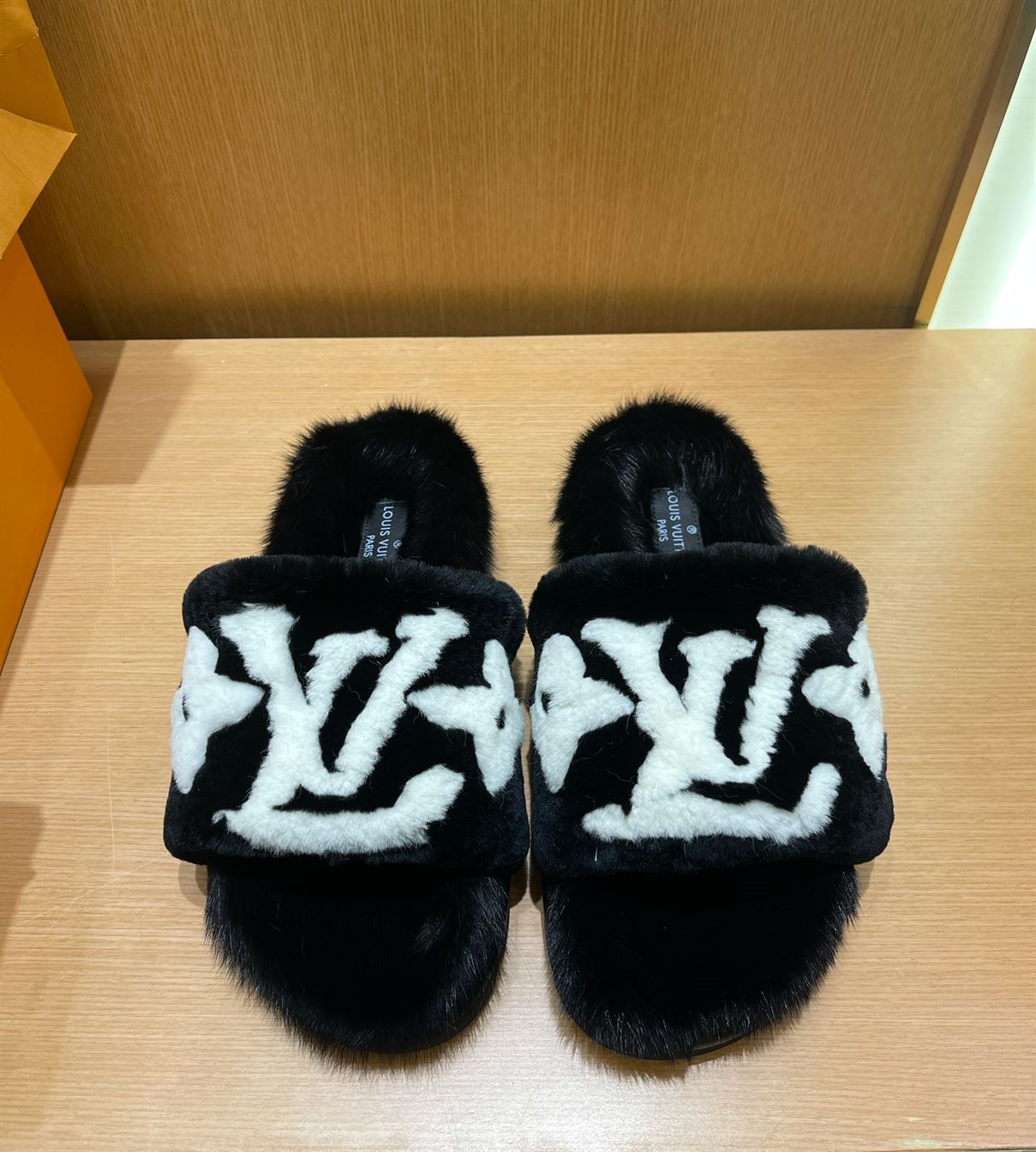 (1:1 replica) LOUIS VUITTON POOL PILLOW COMFORT MULES LVSD053