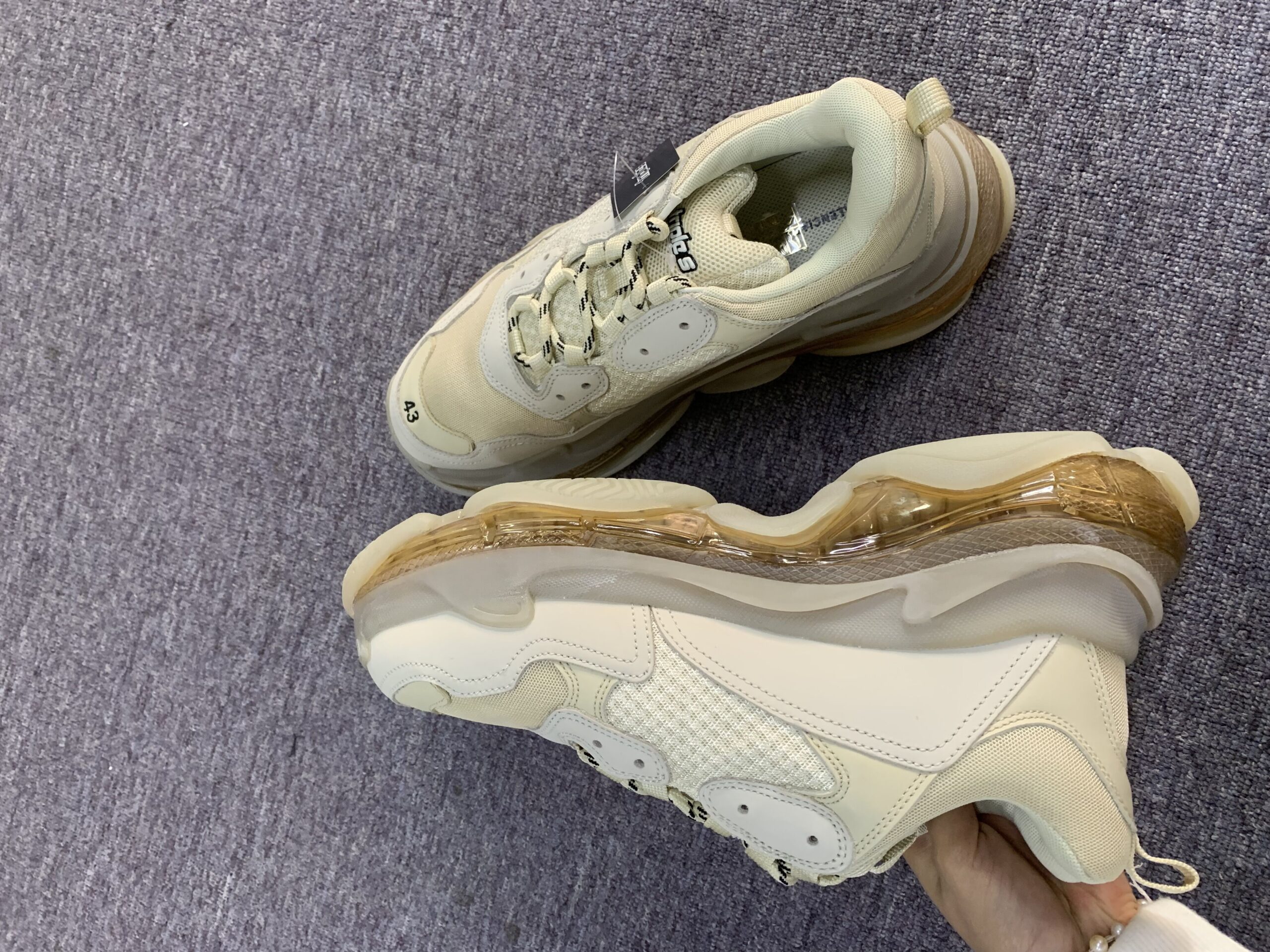 (1:1 replica) Balenciaga Triple S Low-top Trainers in Off white