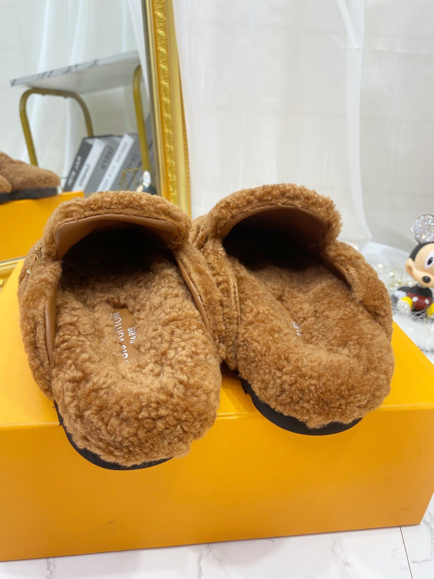 (1:1 replica) Louis Vuitton Women s Winterbreak Flat Comfort Mule Brown For Women LV