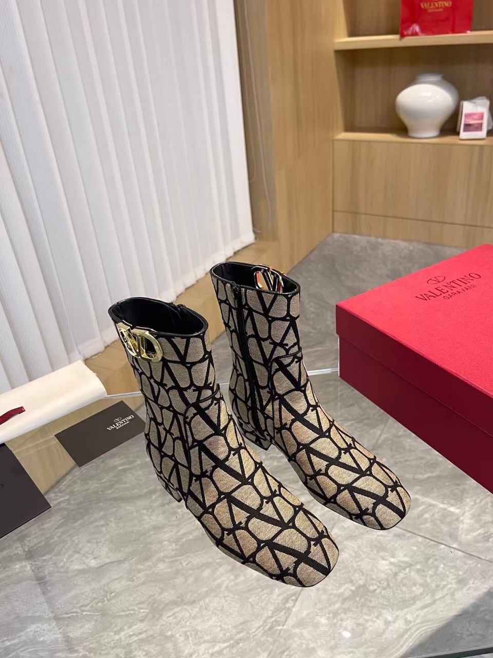 (1:1 replica) Valentino Logo Ankle Boot In Toile Iconographe