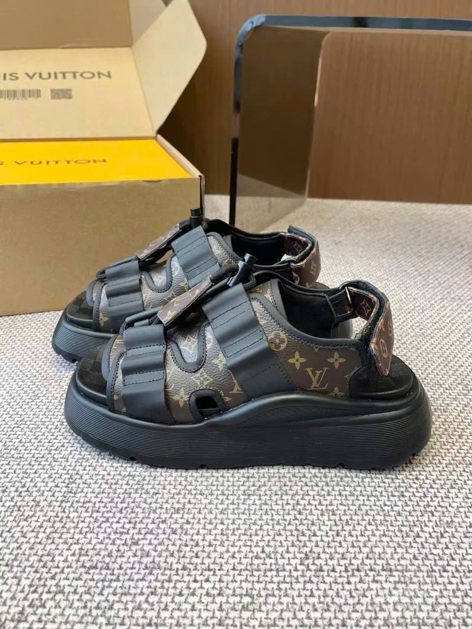 (1:1 replica) Louis Vuitton Monogram Chamelrons Cruise Women s Sandal