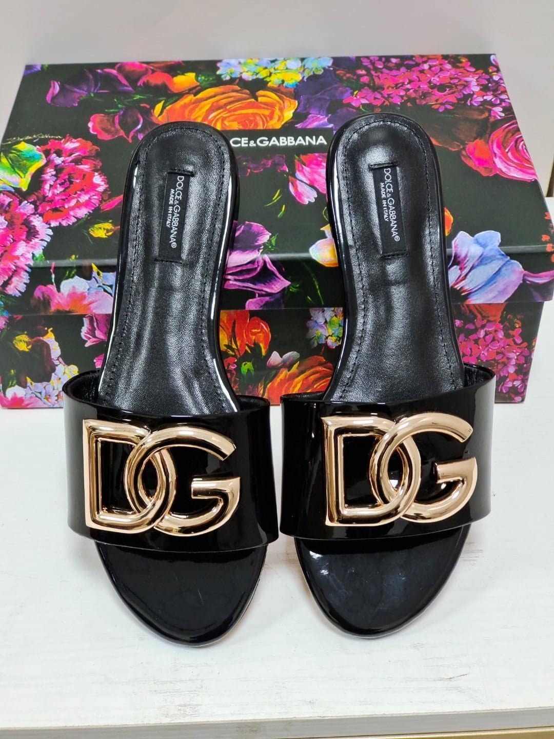 (1:1 replica) Dolce Gabbana Polished Sliders With DG Logo Black For Women DG Shoes