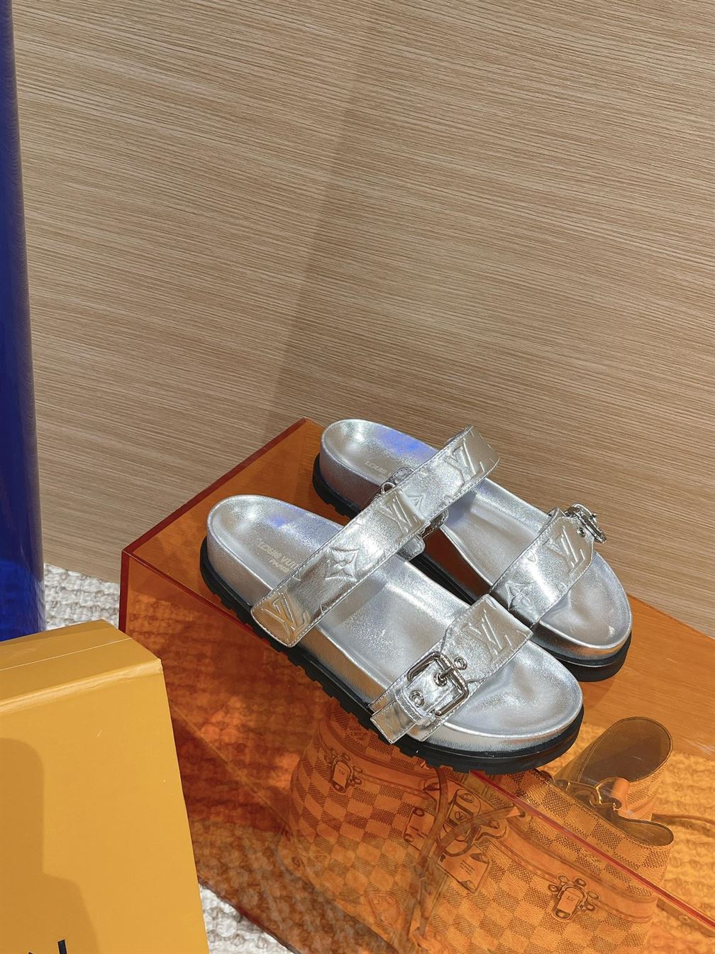 (1:1 replica) LOUIS VUITTON BOM DIA FLAT COMFORT MULE LVSD019
