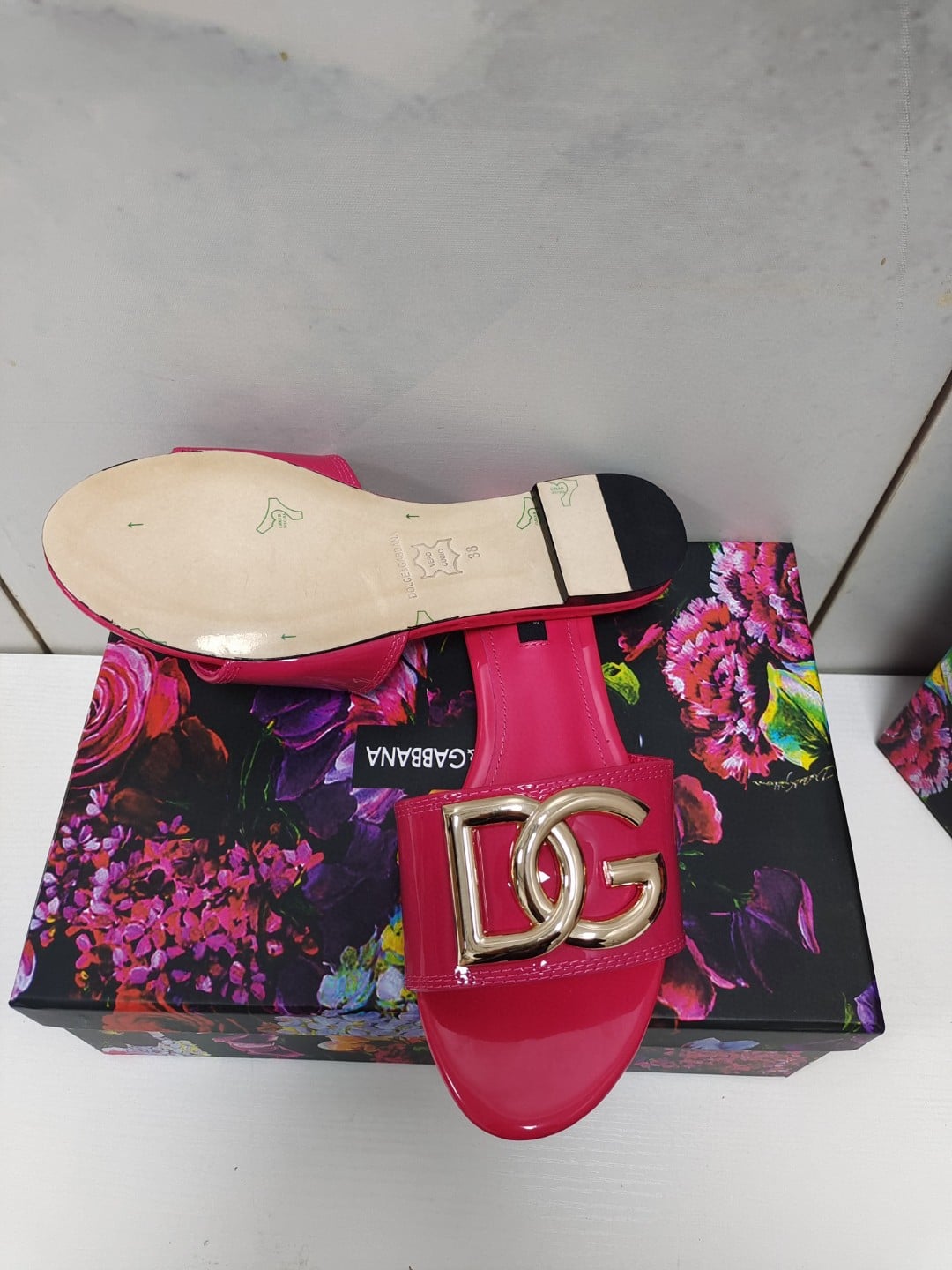 (1:1 replica) Dolce Gabbana Polished Sliders With DG Logo Pink For Women DG Shoes
