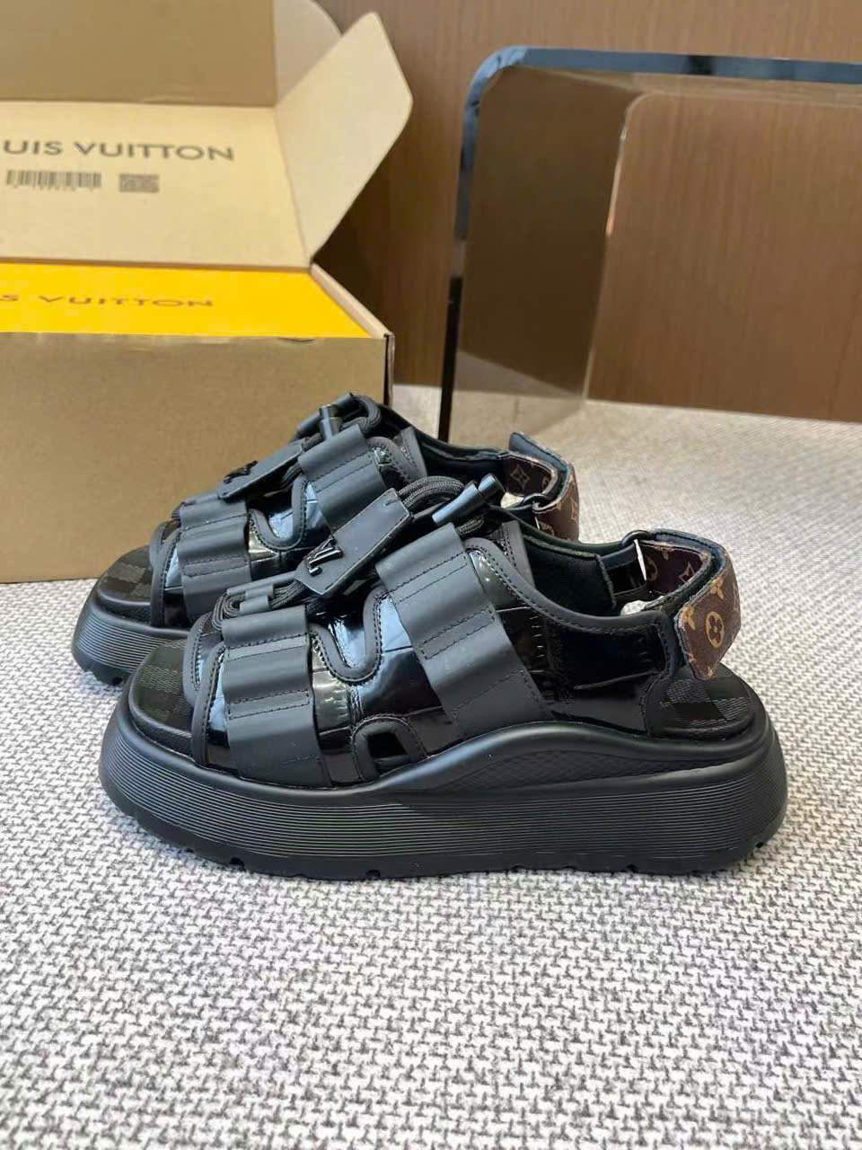 (1:1 replica) Louis Vuitton Monogram Chamelrons Cruise Women s Sandal