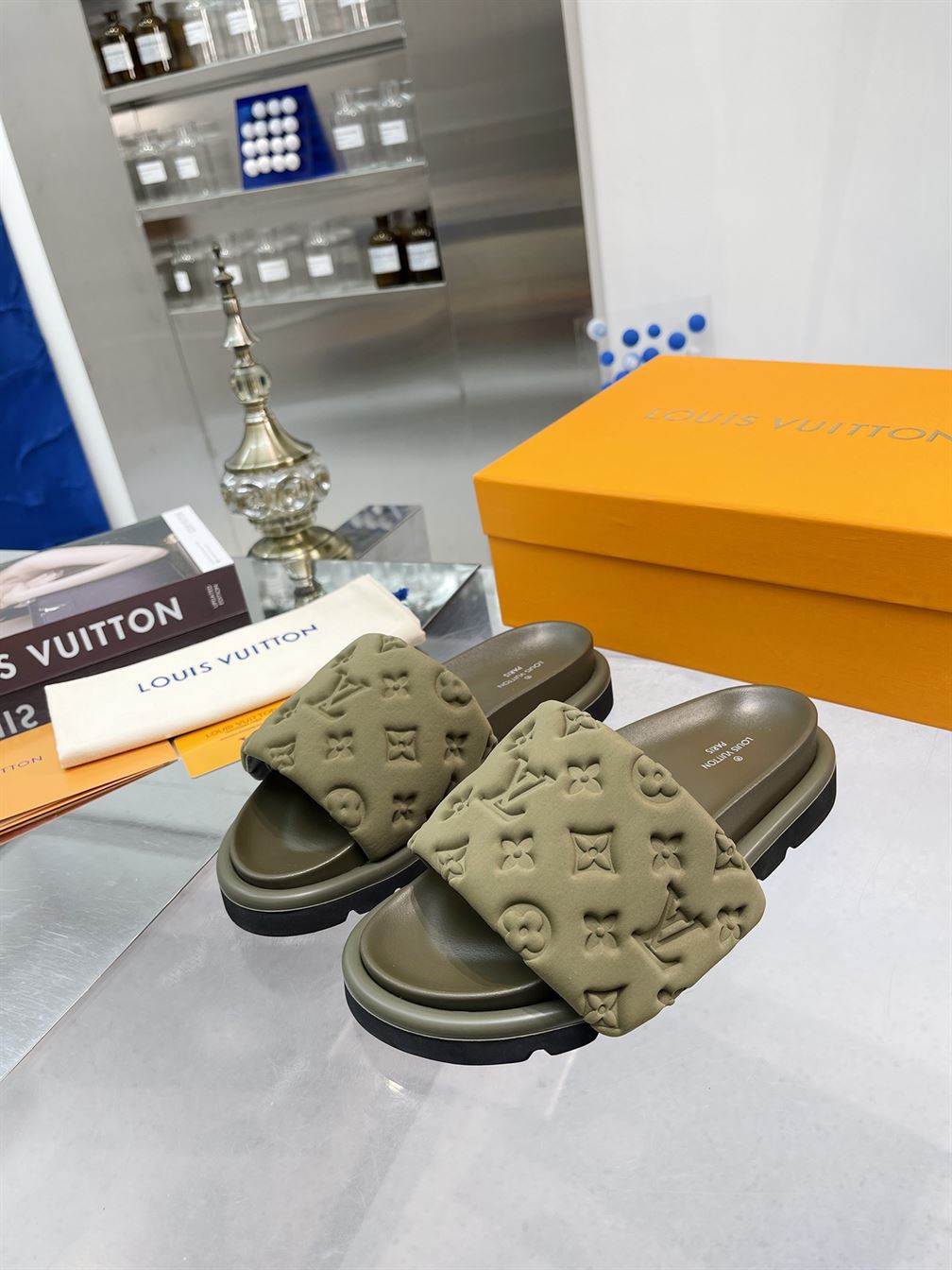 (1:1 replica) LOUIS VUITTON POOL PILLOW FLAT COMFORT MULE LVSD055