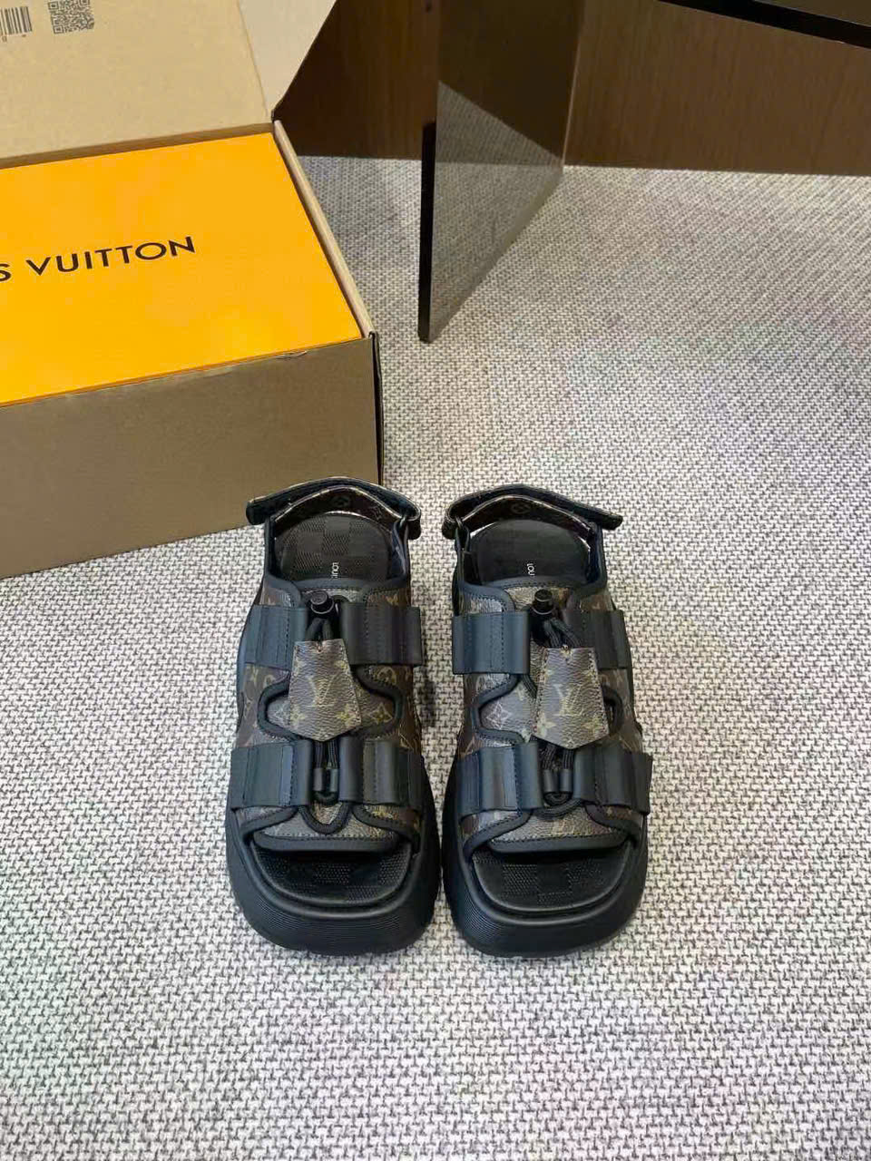 (1:1 replica) Louis Vuitton Monogram Chamelrons Cruise Women s Sandal