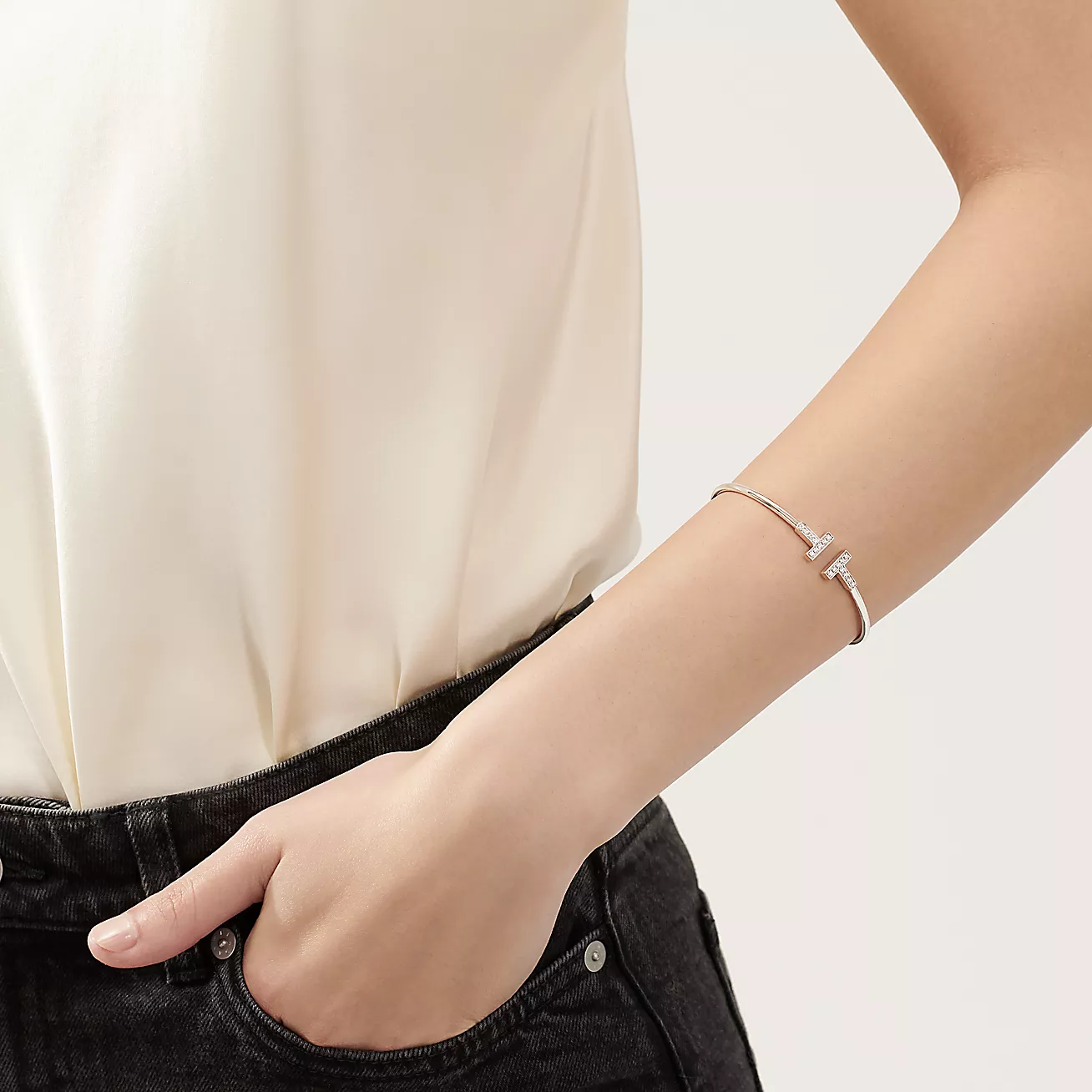 Tiffany T Diamond Wire Bracelet in White Gold (1:1 replica)