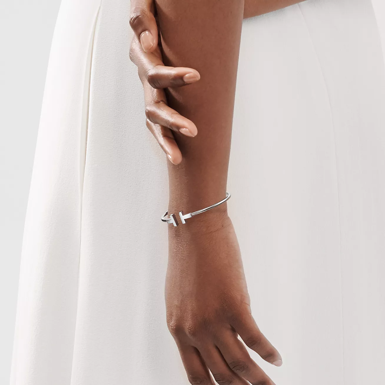 Tiffany T Narrow Wire Bracelet in White Gold (1:1 replica)