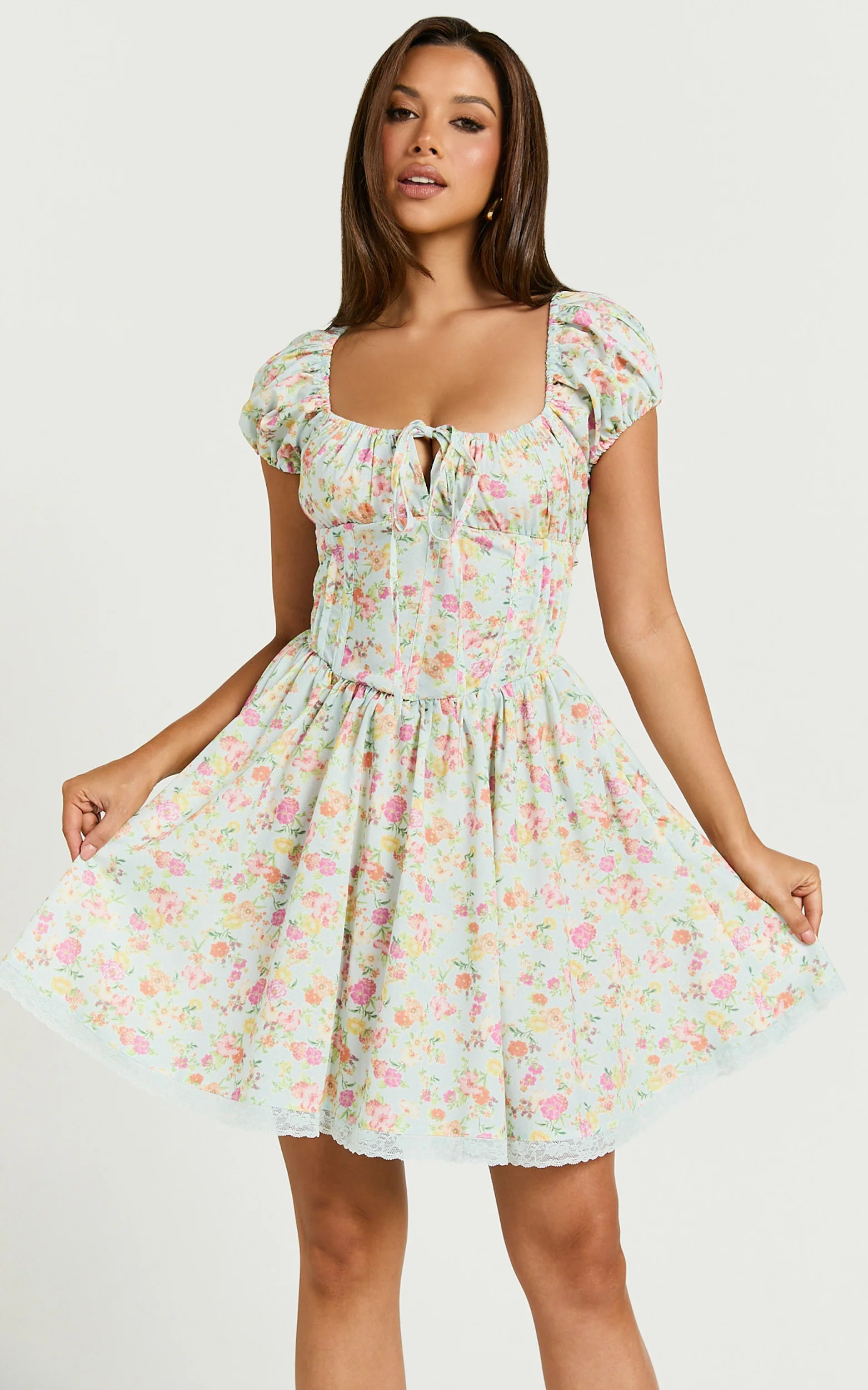 Russel Mini Dress - Fit & Flare Mini Dress with Ruched Bust in Vintage Floral