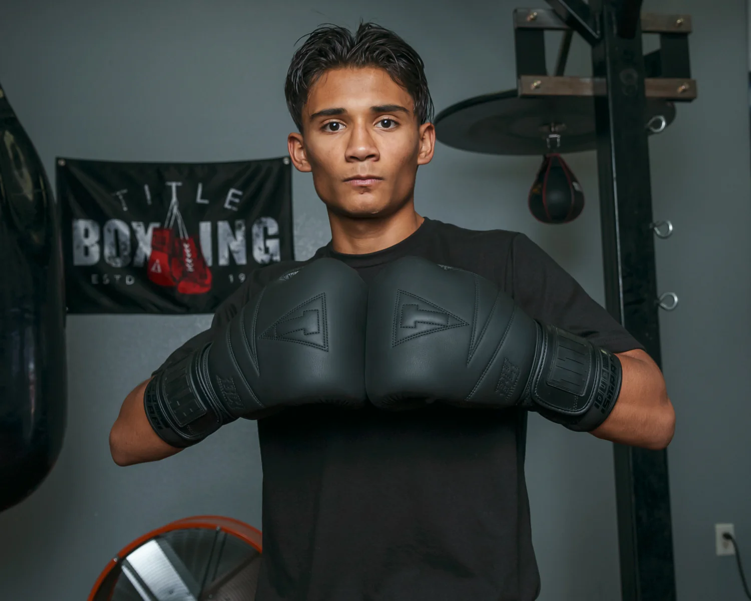 TITLE Black Bolstered Leather Bag Boxing Gloves