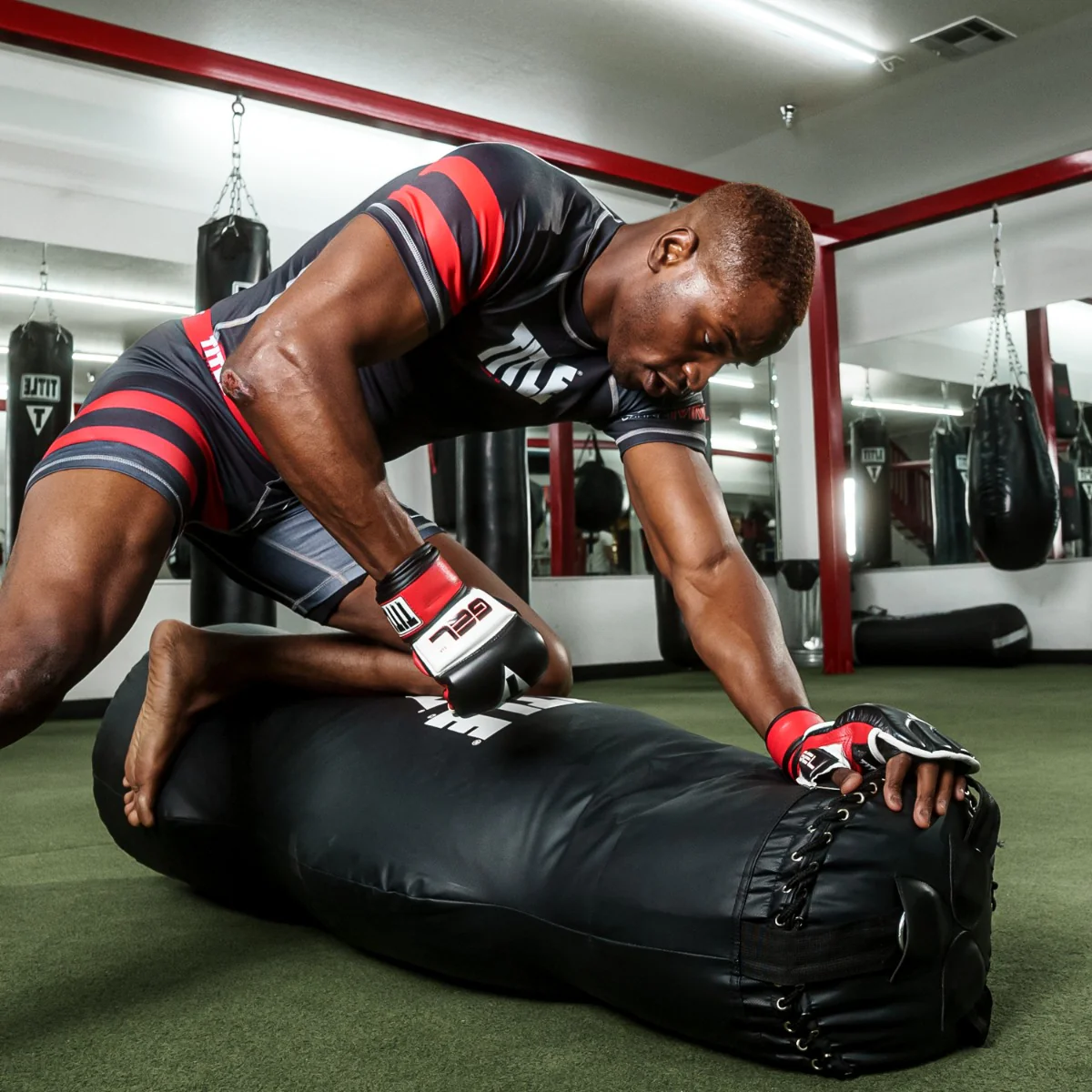 TITLE Boxing Gel Incensed Wristband Heavy Bag Boxing Gloves