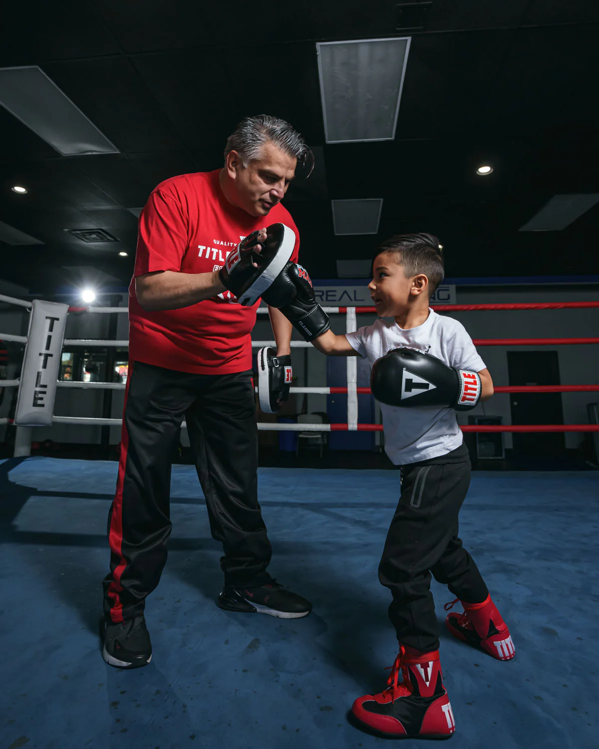TITLE Classic Black Max Boxing Gloves