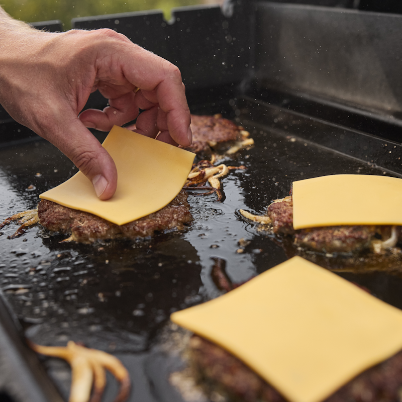 Spirit® EP-425 Gas Grill Stealth® Edition (Natural Gas)