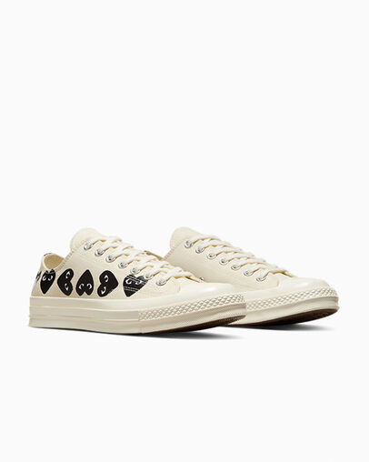 CDG Converse Low Top – White Multi Hearts Edition