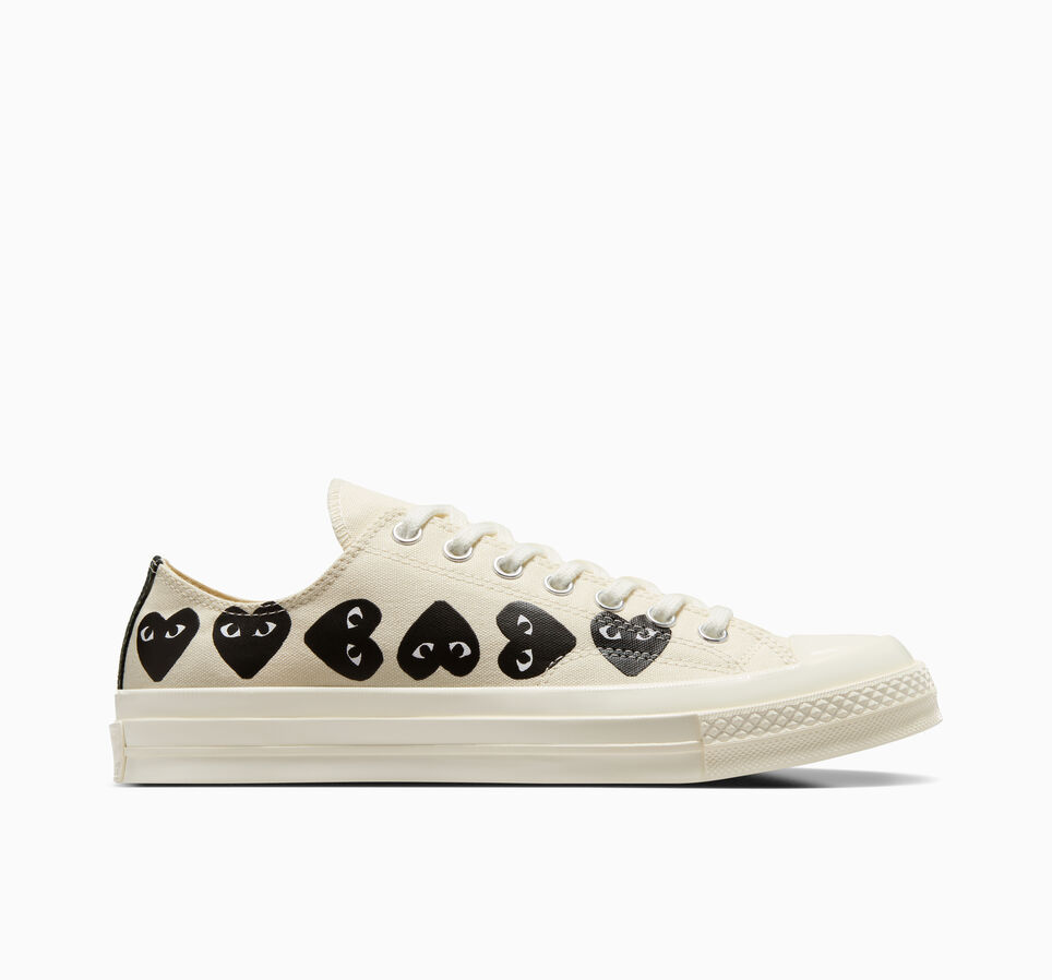 CDG Converse Low Top – White Multi Hearts Edition