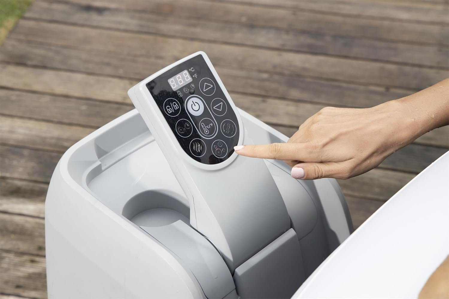 Bestway SaluSpa Miami EnergySense AirJet Inflatable Hot Tub Spa (71��� x 26���) | Portable Hot Tub with 2 Covers (1 Energy-Efficient Thermal Cover and 1 Standard Cover) | Fits Up to 2-4 Persons | Black