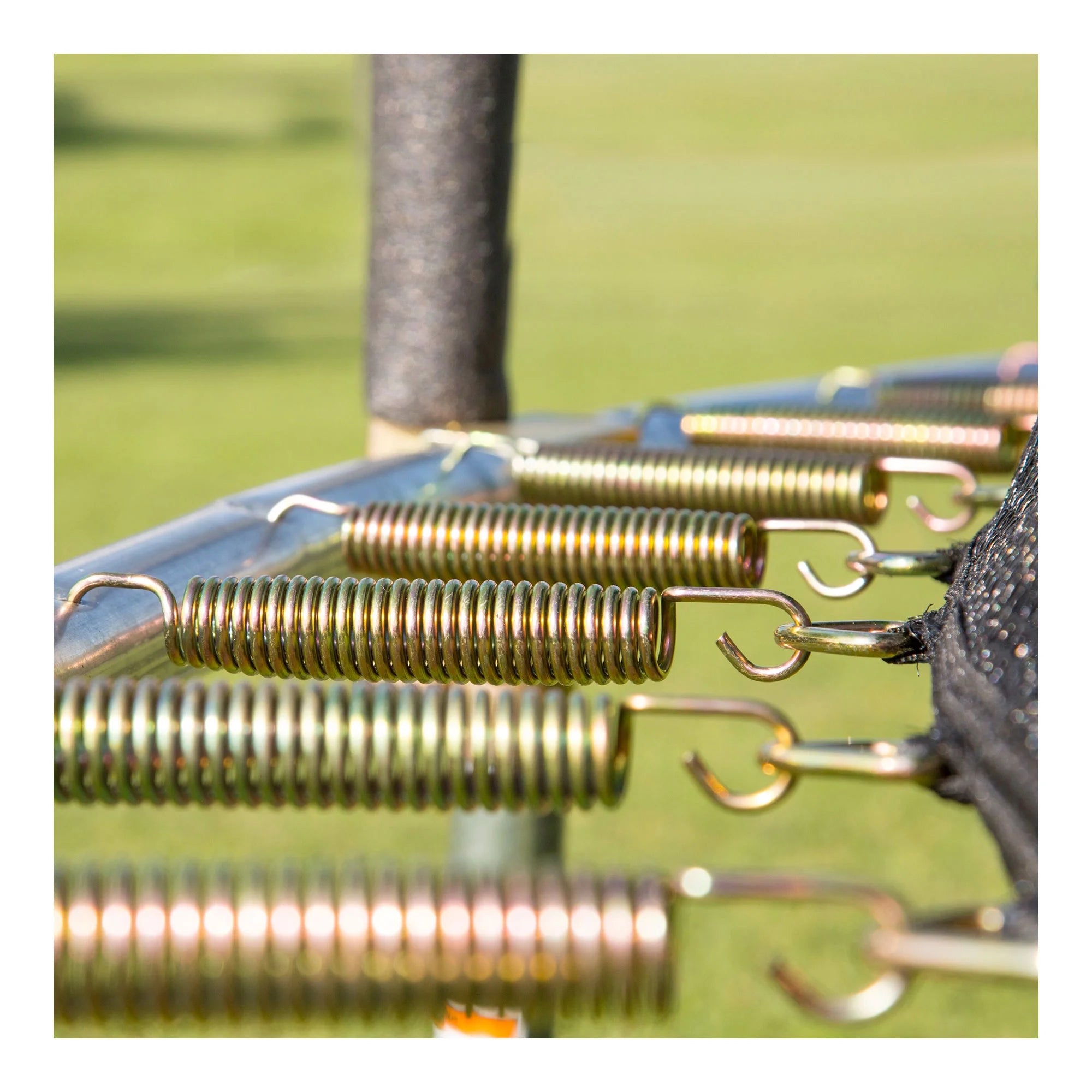 Skywalker Trampolines 10-Ft Round Outdoor Trampoline with Enclosure, Green