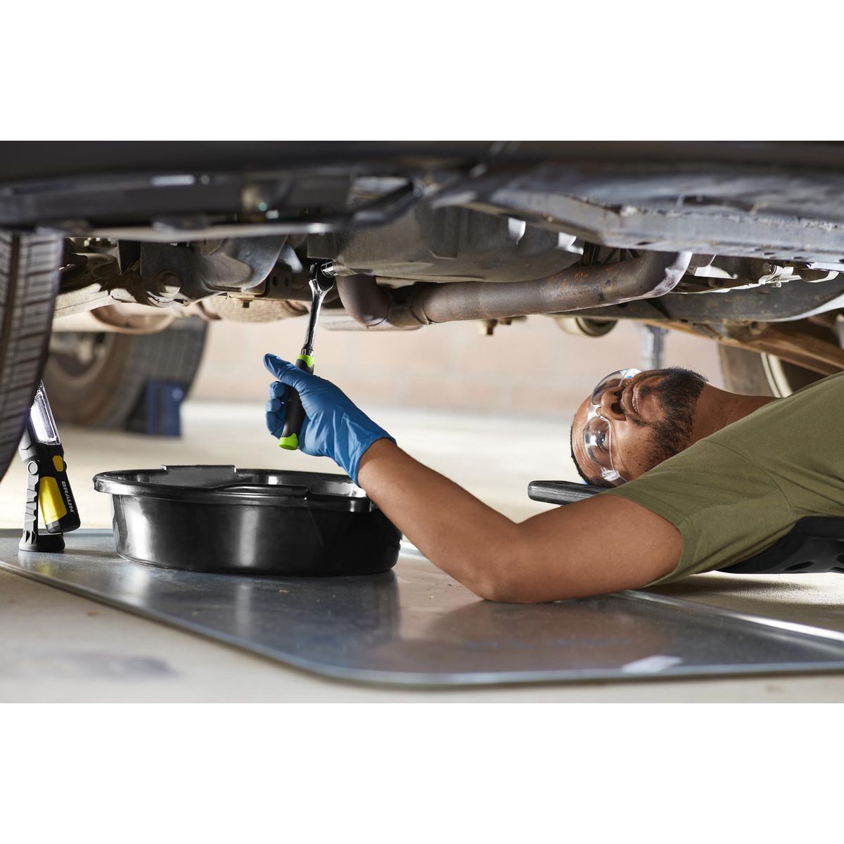 Complete Mechanics Tool Set 225-Piece by [Brand Name]  C SAE & Metric, Chrome Vanadium, Includes Ratchets, Sockets, Wrenches, Pliers, Drivers, Storage Case