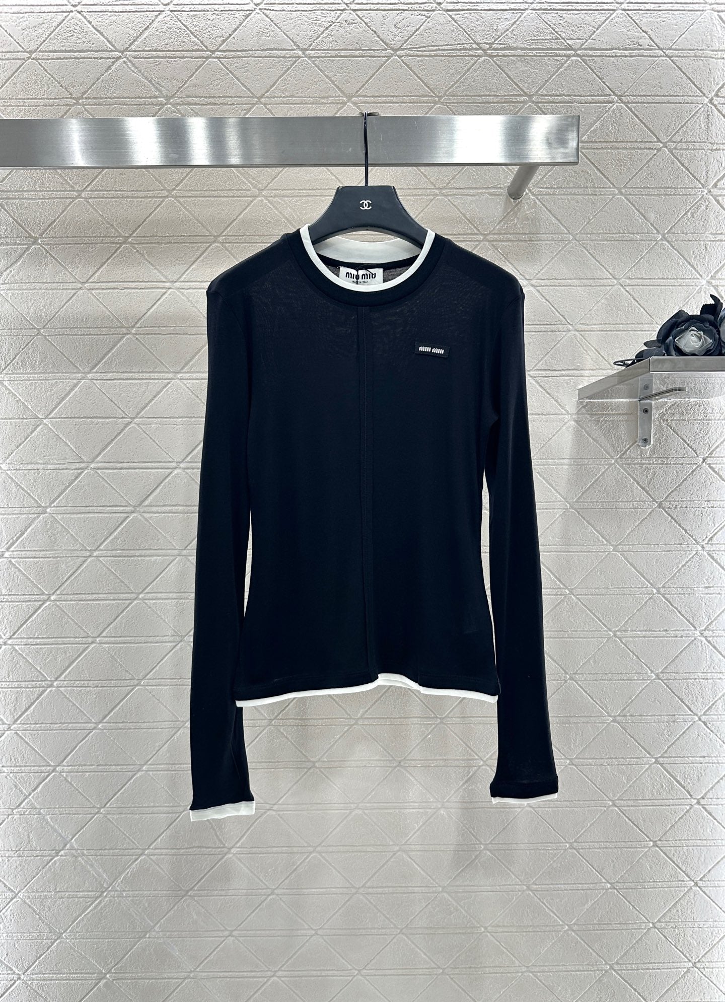 25 Fake two-piece round neck long sleeves