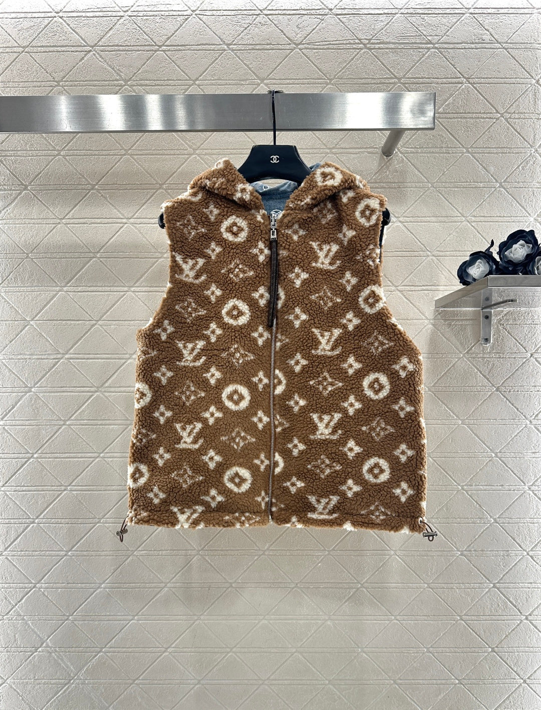 Wearing a hooded teddy lamb vest on both sides