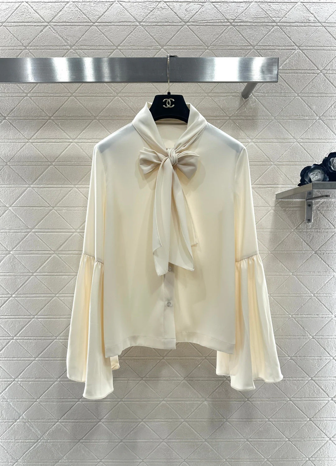 Bow ribbon wide sleeved shirt