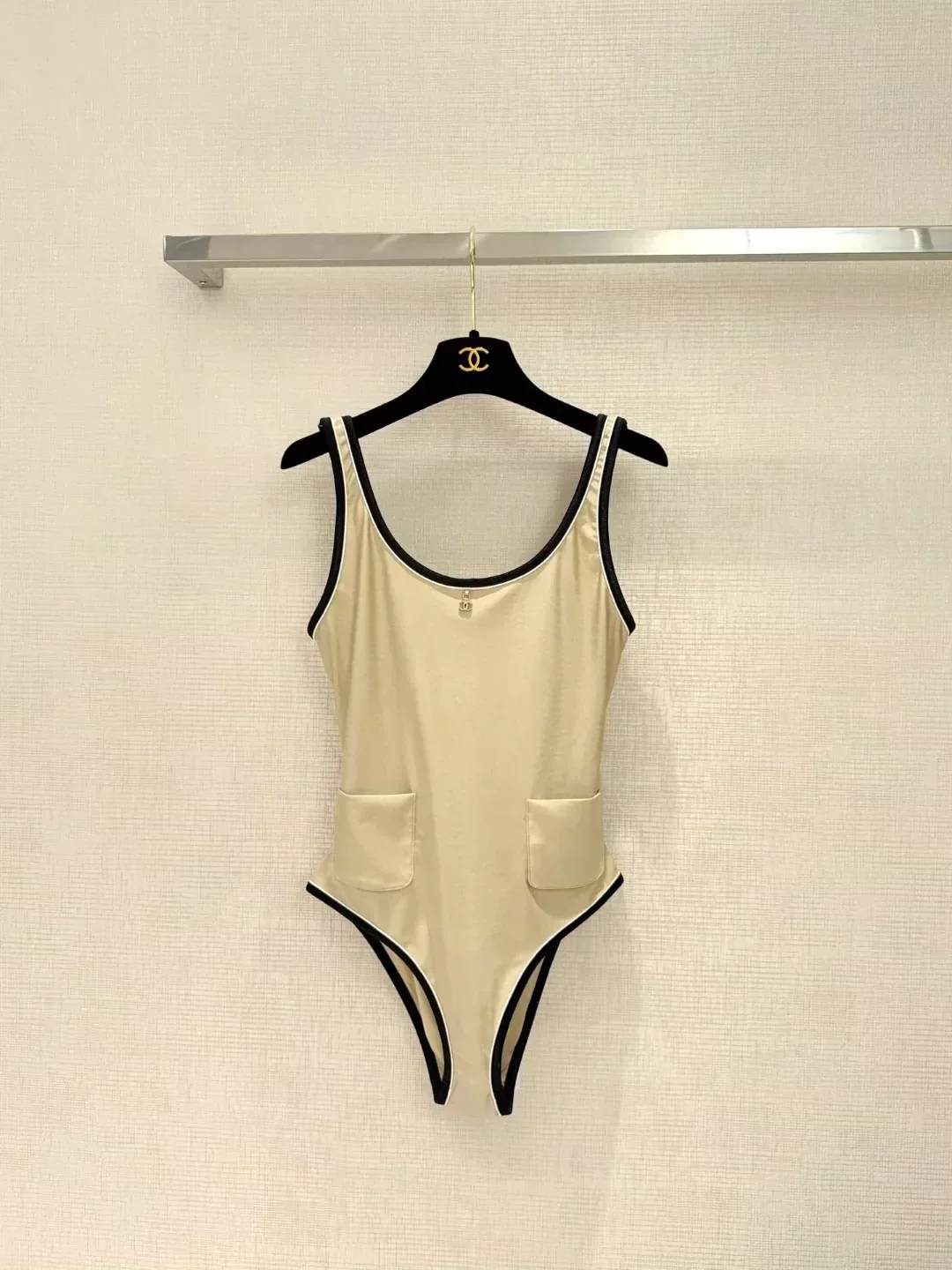 25 new summer contrast color suspender swimsuit